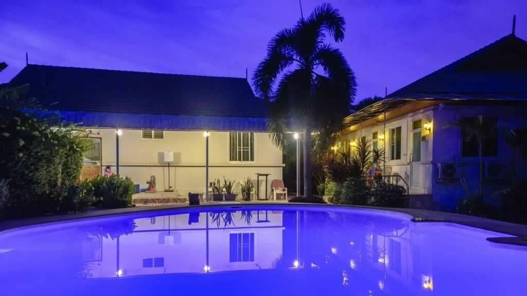 Nuch'S Apple Guest House Si Bun Ruang Exterior foto