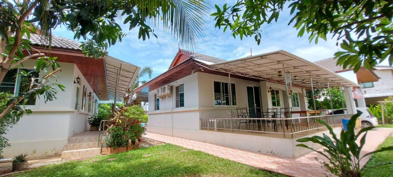 Nuch'S Apple Guest House Si Bun Ruang Exterior foto