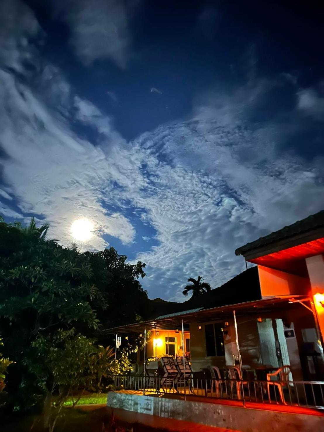 Nuch'S Apple Guest House Si Bun Ruang Exterior foto
