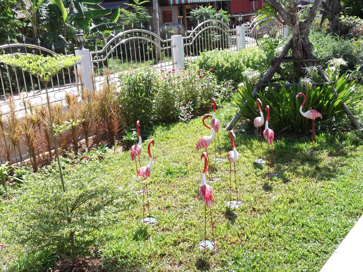 Nuch'S Apple Guest House Si Bun Ruang Exterior foto