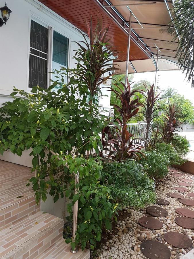 Nuch'S Apple Guest House Si Bun Ruang Exterior foto
