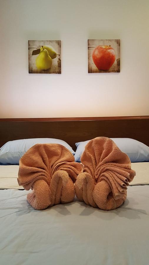 Nuch'S Apple Guest House Si Bun Ruang Exterior foto