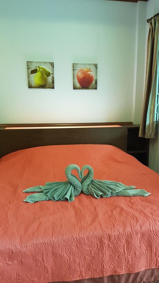 Nuch'S Apple Guest House Si Bun Ruang Exterior foto