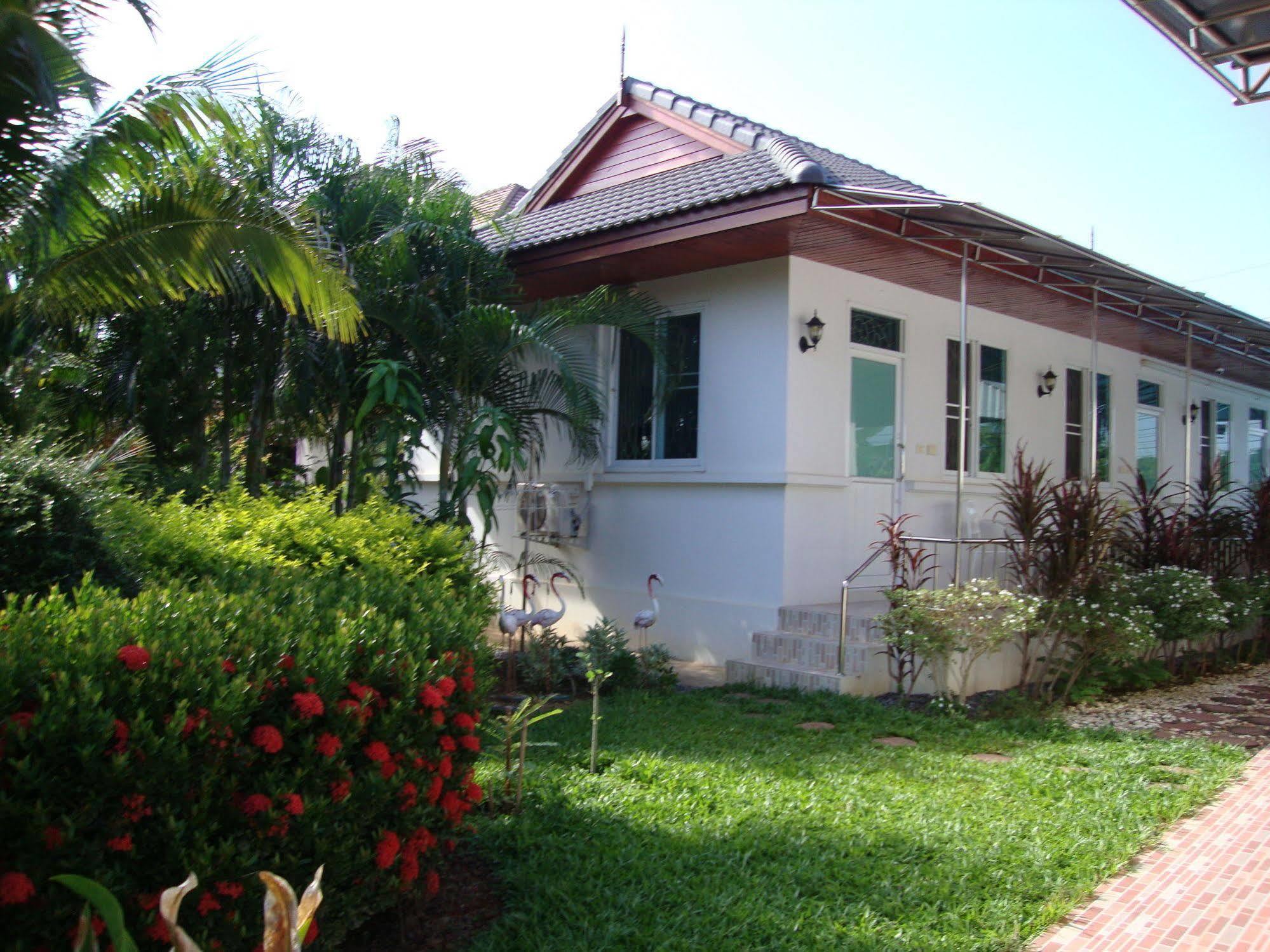 Nuch'S Apple Guest House Si Bun Ruang Exterior foto
